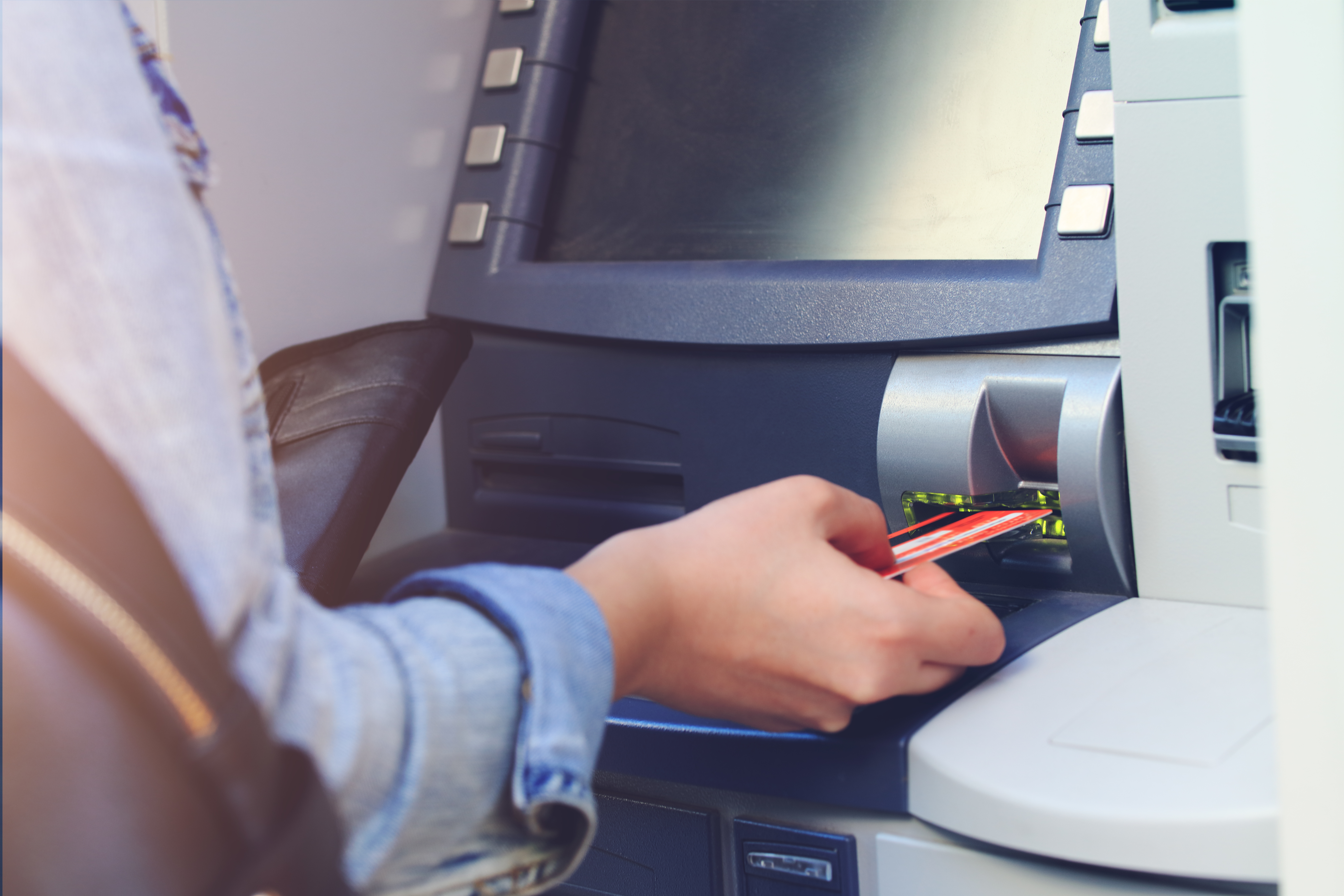 新加坡推電子支付 提款機及銀行分行逐年減少2%